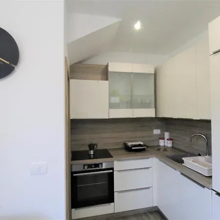 House Andrej, Entire Semi-Detached House With A Terrace, Parking, 400 M From Beach Basanija Exterior photo