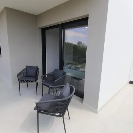 House Andrej, Entire Semi-Detached House With A Terrace, Parking, 400 M From Beach Basanija Exterior photo