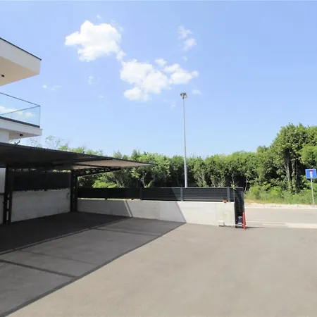 House Andrej, Entire Semi-Detached House With A Terrace, Parking, 400 M From Beach Basanija Exterior photo