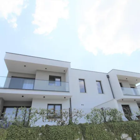 House Andrej, Entire Semi-Detached House With A Terrace, Parking, 400 M From Beach Basanija Exterior photo