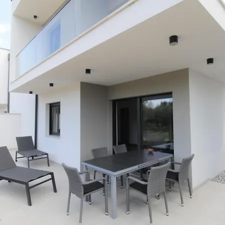 House Andrej, Entire Semi-Detached House With A Terrace, Parking, 400 M From Beach Basanija Exterior photo