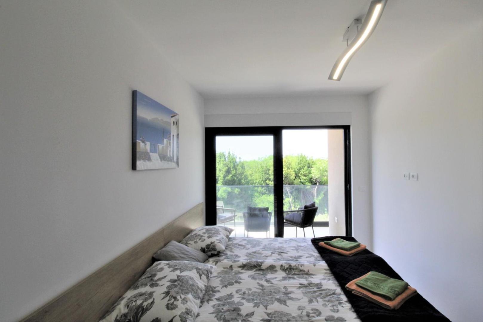 Case de vacanță House Andrej, Entire Semi-detached House With A Terrace, Parking, 400 M From *