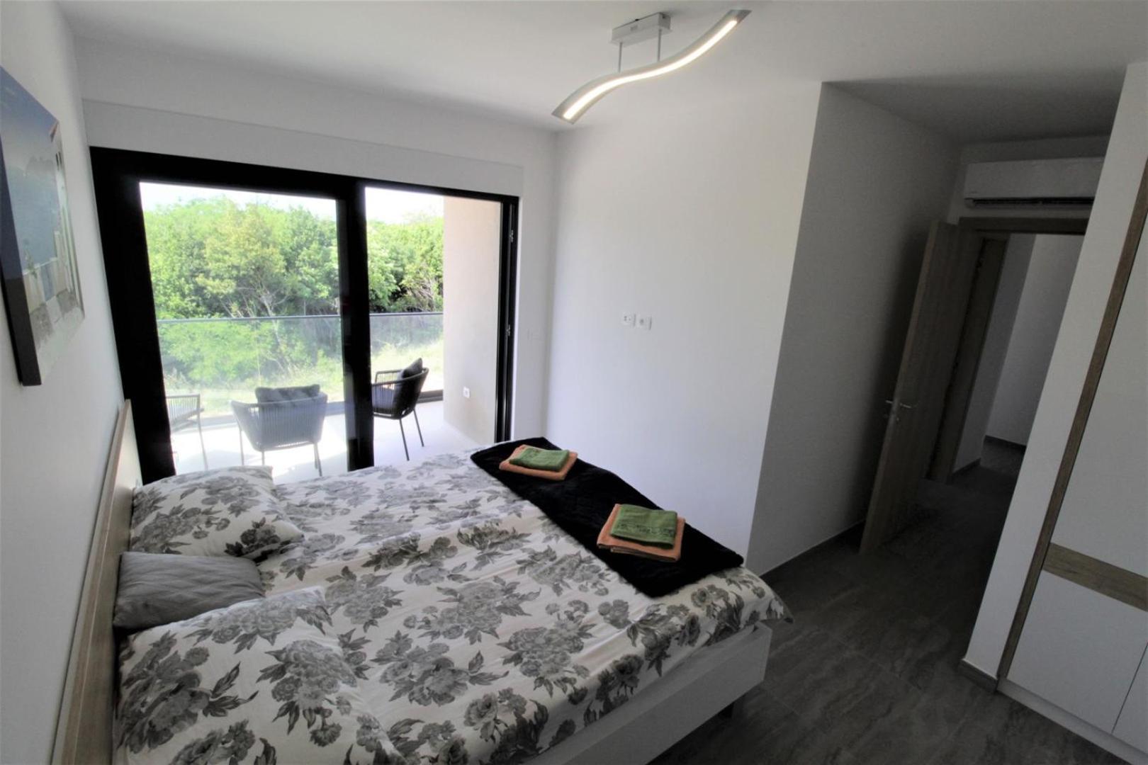 House Andrej, Entire Semi-detached House With A Terrace, Parking, 400 M From *