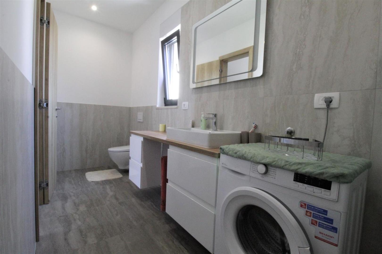 House Andrej, Entire Semi-detached House With A Terrace, Parking, 400 M From
