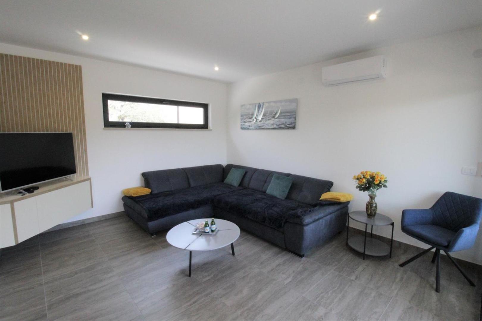 Case de vacanță House Andrej, Entire Semi-detached House With A Terrace, Parking, 400 M From Bašanija