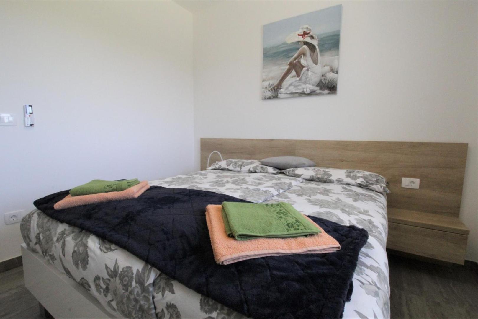 House Andrej, Entire Semi-detached House With A Terrace, Parking, 400 M From Bašanija